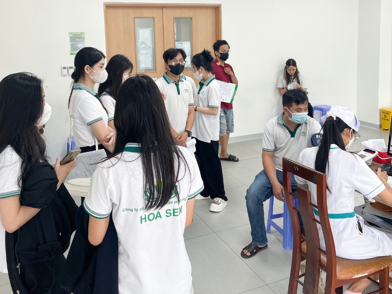 CBNV đang thực hiện các bước kiểm tra sức khỏe tổng thể