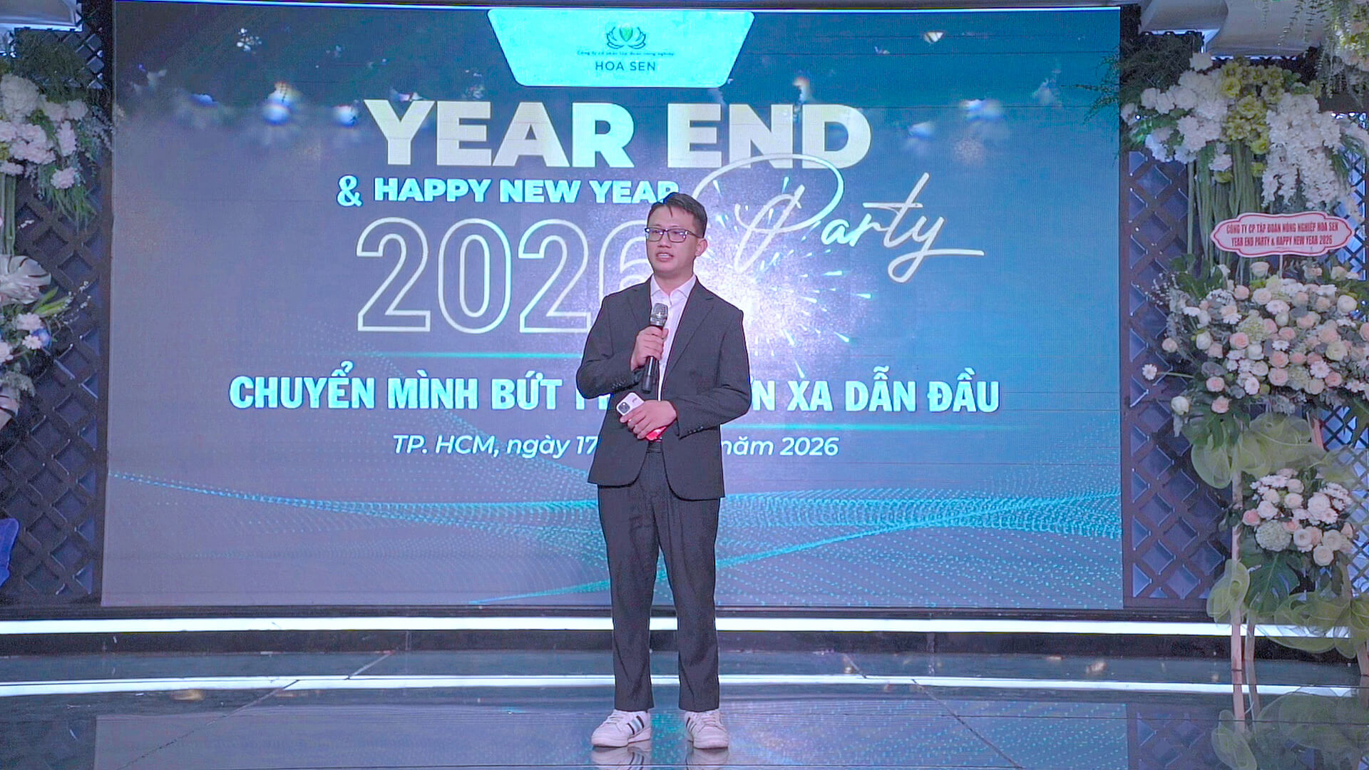  Ông Nguyễn Việt Tùng - Tổng Giám đốc Tập đoàn kiêm Thành viên HĐQT chia sẻ, truyền năng lượng cho toàn đội ngũ